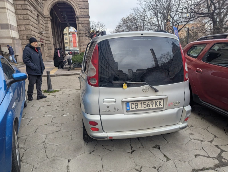 Toyota Yaris verso 1.3, снимка 7 - Автомобили и джипове - 48470704