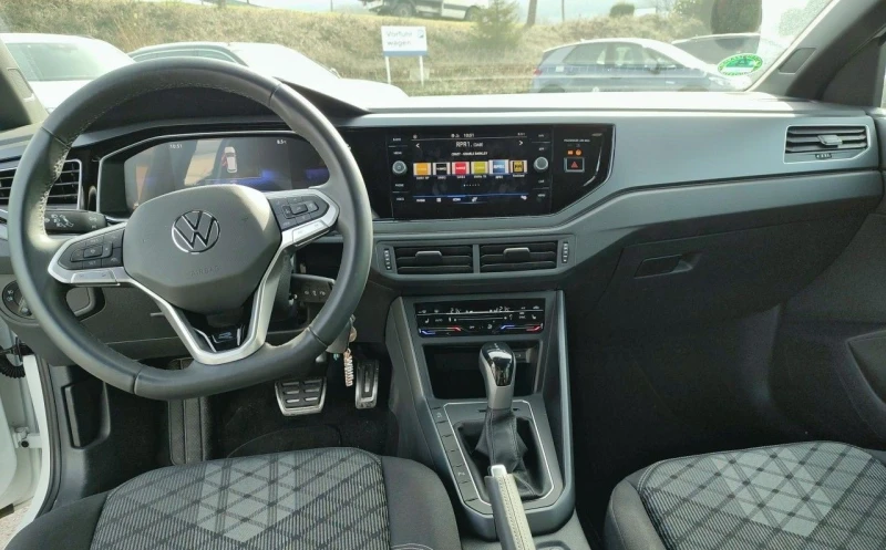 VW Taigo 1.0* TSI* DSG* R-LINE* BLACK-STYLE* LED* DISTR* , снимка 4 - Автомобили и джипове - 49205536