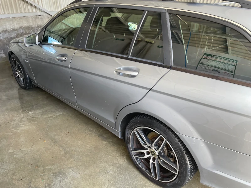 Mercedes-Benz C 200, снимка 10 - Автомобили и джипове - 52325195