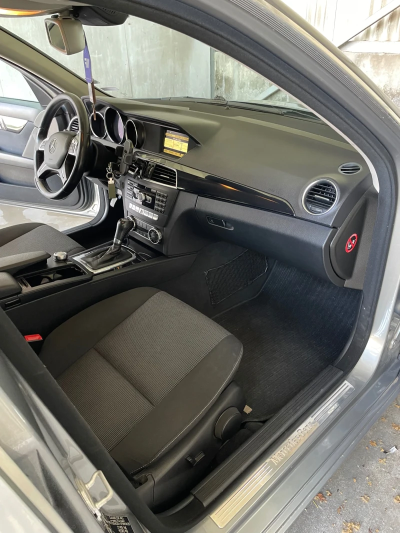 Mercedes-Benz C 200, снимка 16 - Автомобили и джипове - 52325195