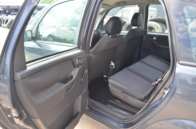 Opel Meriva 1.3 , снимка 8 - Автомобили и джипове - 50859176