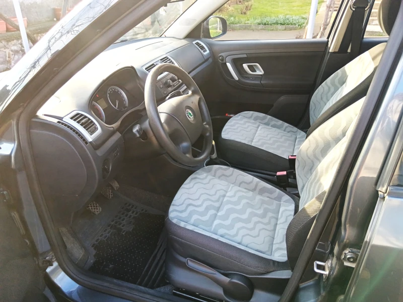 Skoda Fabia 1.2 HTP, снимка 5 - Автомобили и джипове - 53488432