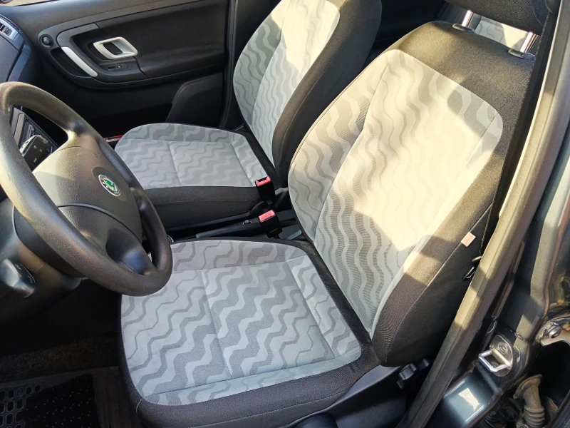 Skoda Fabia 1.2 HTP, снимка 6 - Автомобили и джипове - 53488432