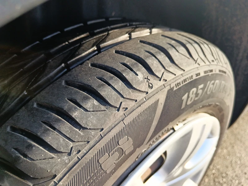 Skoda Fabia 1.2 HTP, снимка 13 - Автомобили и джипове - 53488432