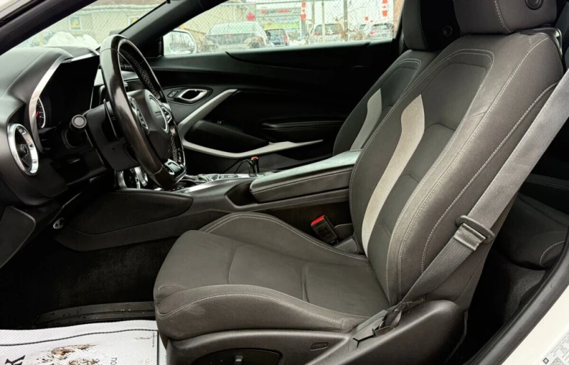 Chevrolet Camaro 1LT RS Pkg. 275 hp~SAFETY CERTIFIED~25 Service Rec, снимка 7 - Автомобили и джипове - 53588379