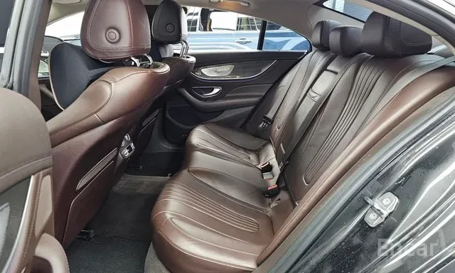 Mercedes-Benz CLS 400 D * 4MATIC * AMG LINE * ОБДУХВАНЕ * HUD * , снимка 12 - Автомобили и джипове - 56157204