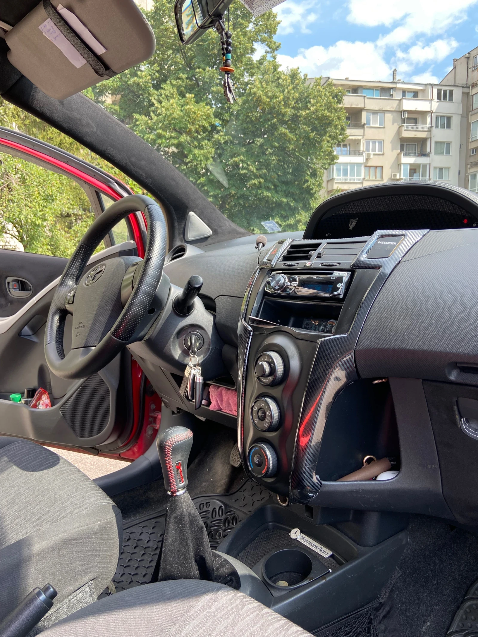 Toyota Yaris 1.0 ГАЗ - изображение 3