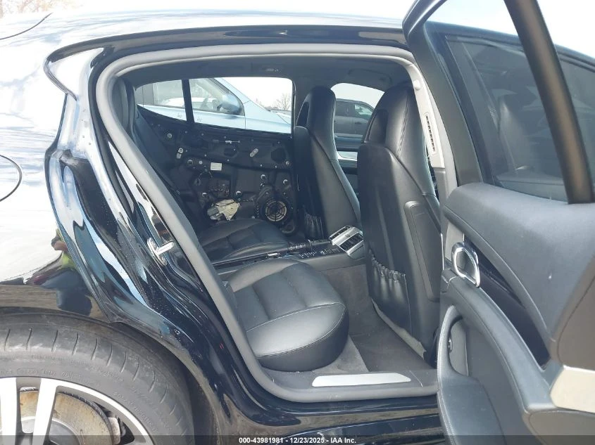 Porsche Panamera 4 AWD* Bose* подгрев* обдухване* KEYLESS* шибидах* - изображение 8