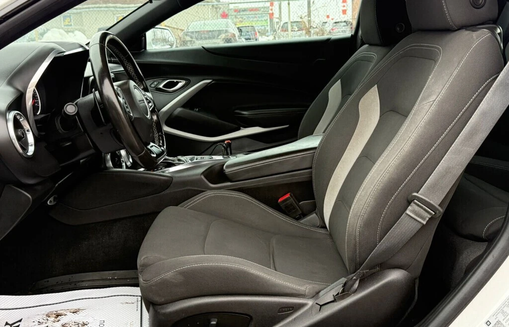 Chevrolet Camaro 1LT RS Pkg. 275 hp~SAFETY CERTIFIED~25 Service Rec - изображение 7