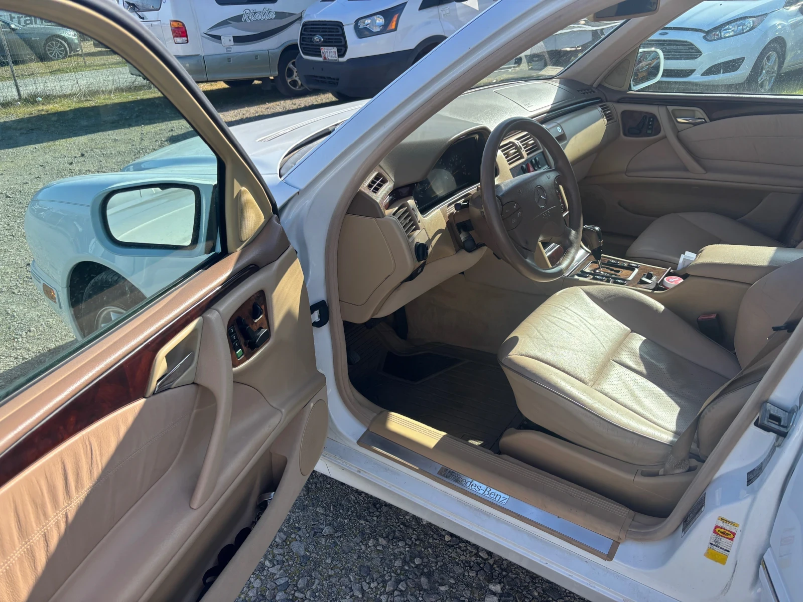 Mercedes-Benz E 320, снимка 5 - Автомобили и джипове - 53816275