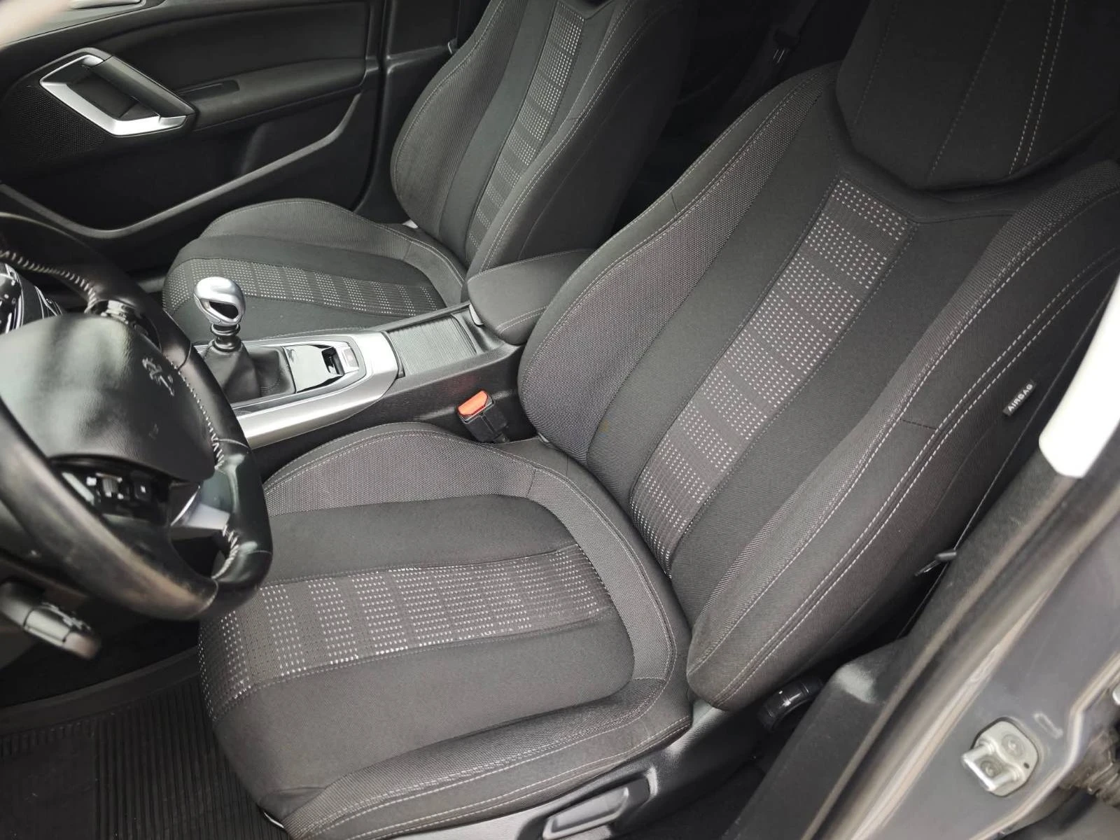 Peugeot 308 1.6 blue hdi, снимка 12 - Автомобили и джипове - 54035683