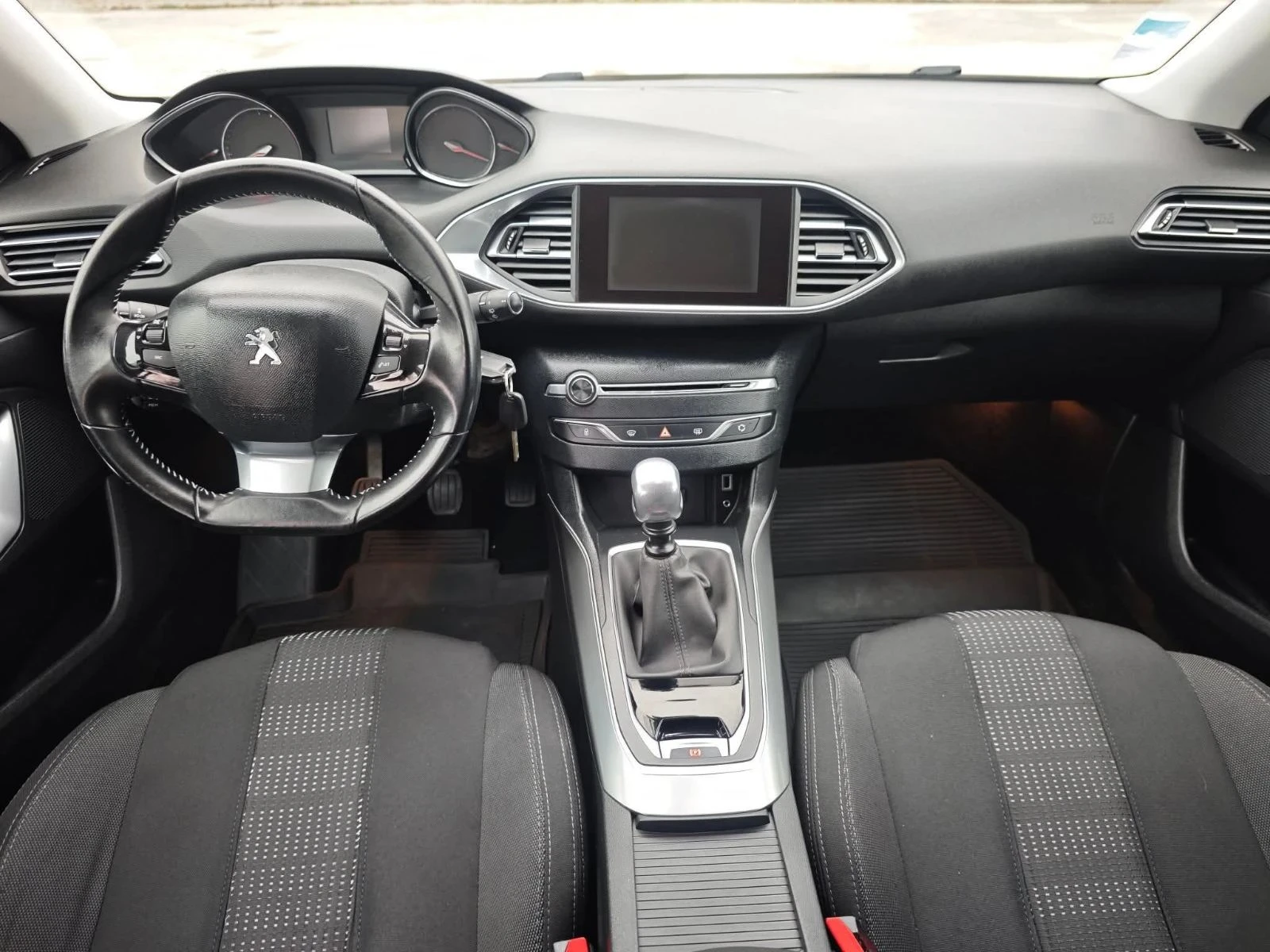 Peugeot 308 1.6 blue hdi, снимка 13 - Автомобили и джипове - 54035683
