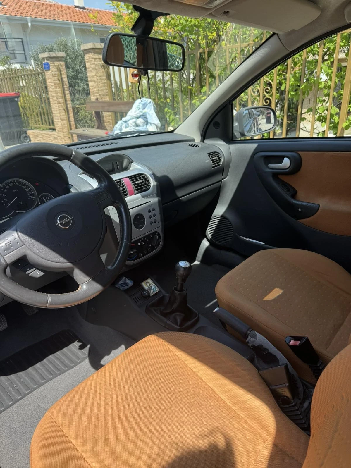 Opel Corsa 1.2 Топ състояние!, снимка 4 - Автомобили и джипове - 54371939