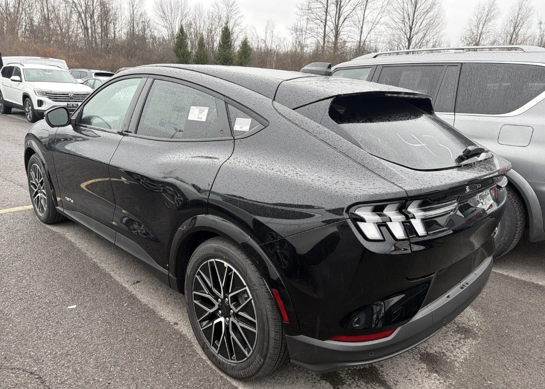 Ford Mustang Mach-E Premium 4x4, снимка 4 - Автомобили и джипове - 54403166