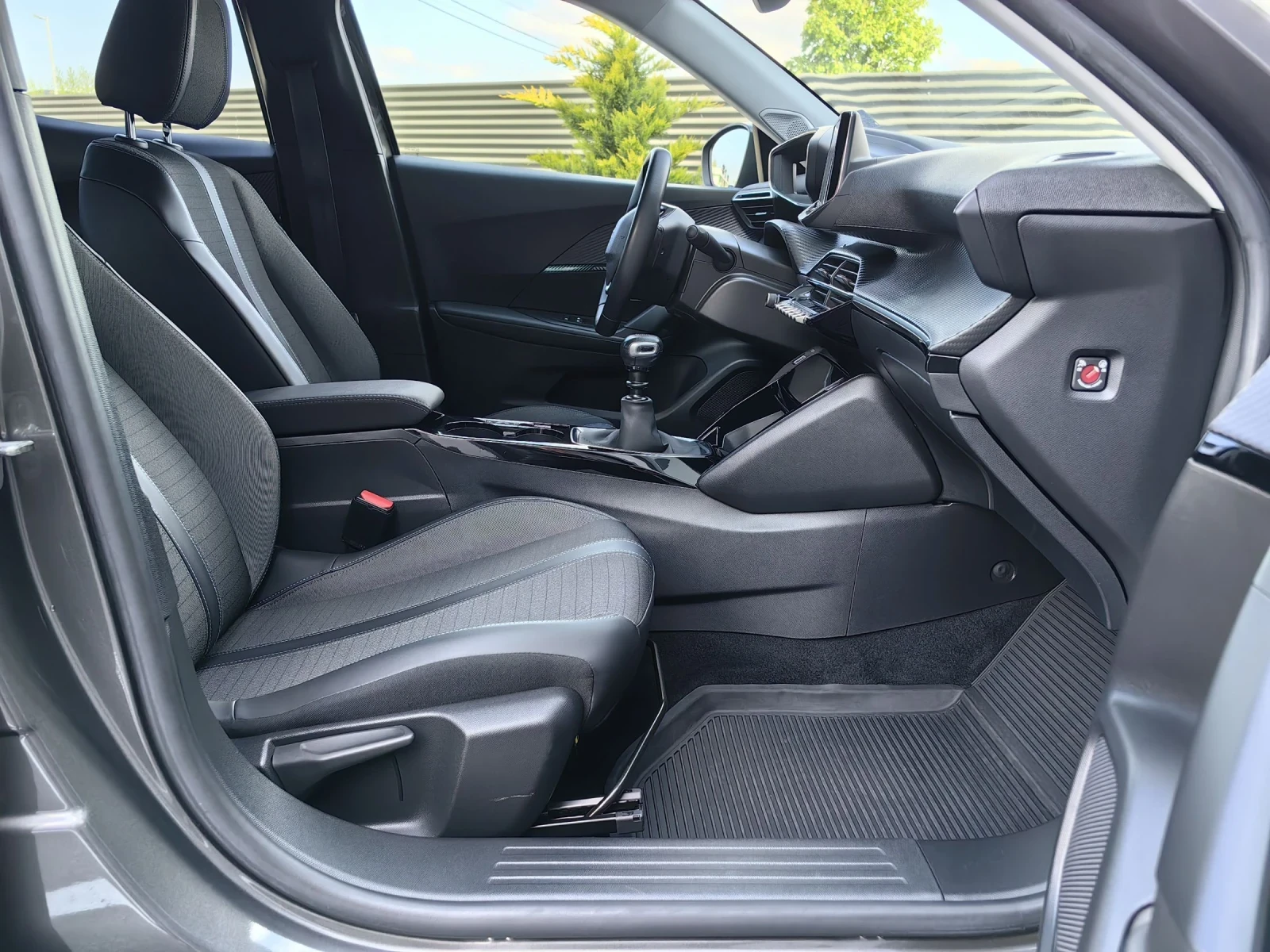 Peugeot 2008 New Line Up * ALLURE * Гаранционен* 1.2 Pure Tech, снимка 12 - Автомобили и джипове - 54459602