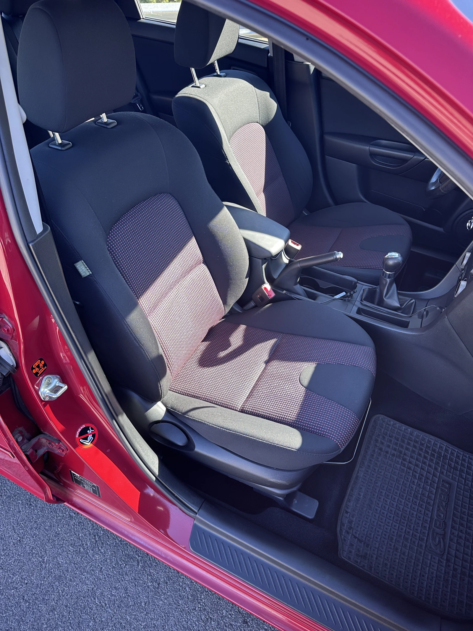 Mazda 3, снимка 6 - Автомобили и джипове - 54520338