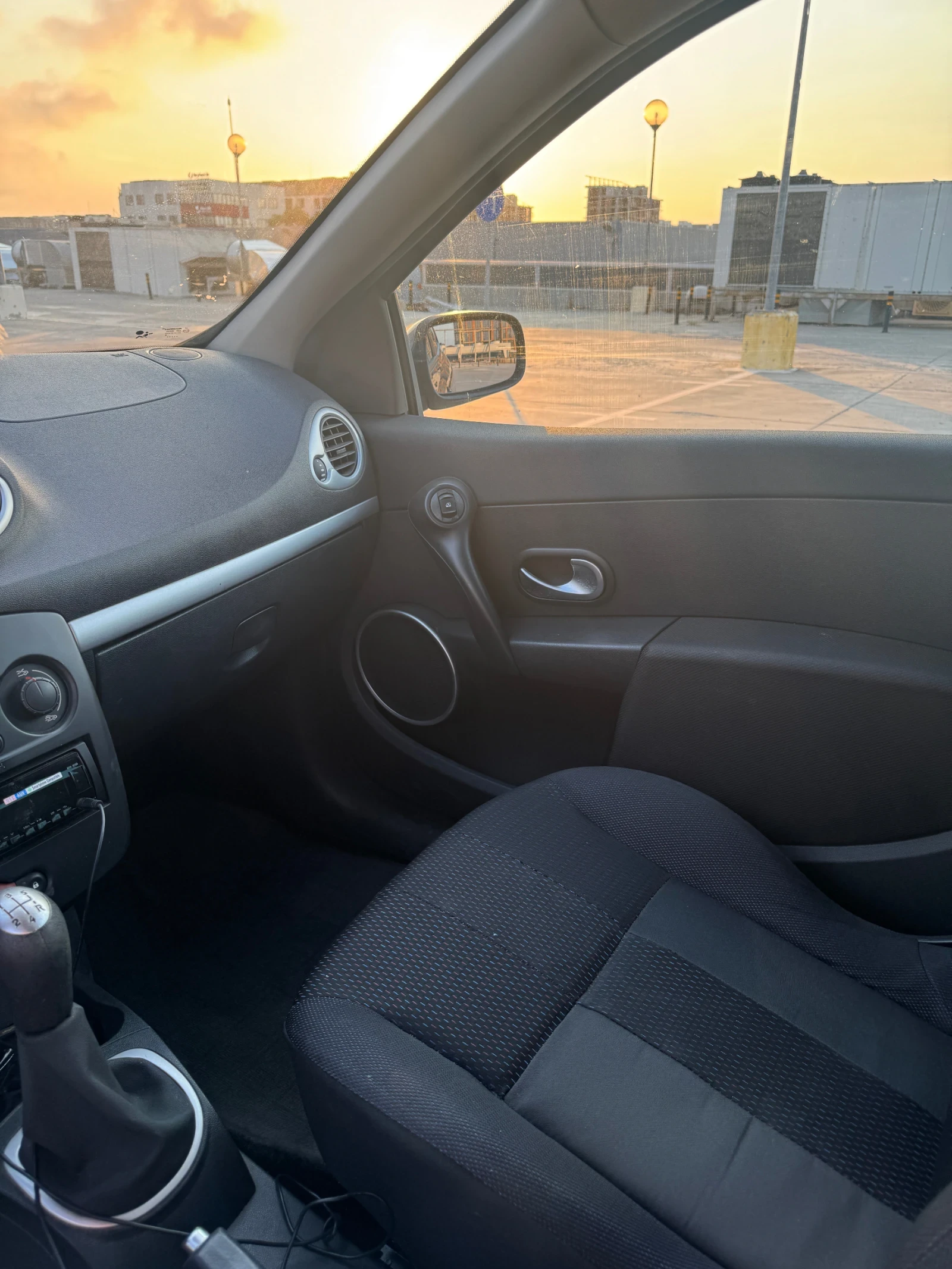 Renault Clio, снимка 7 - Автомобили и джипове - 54833263