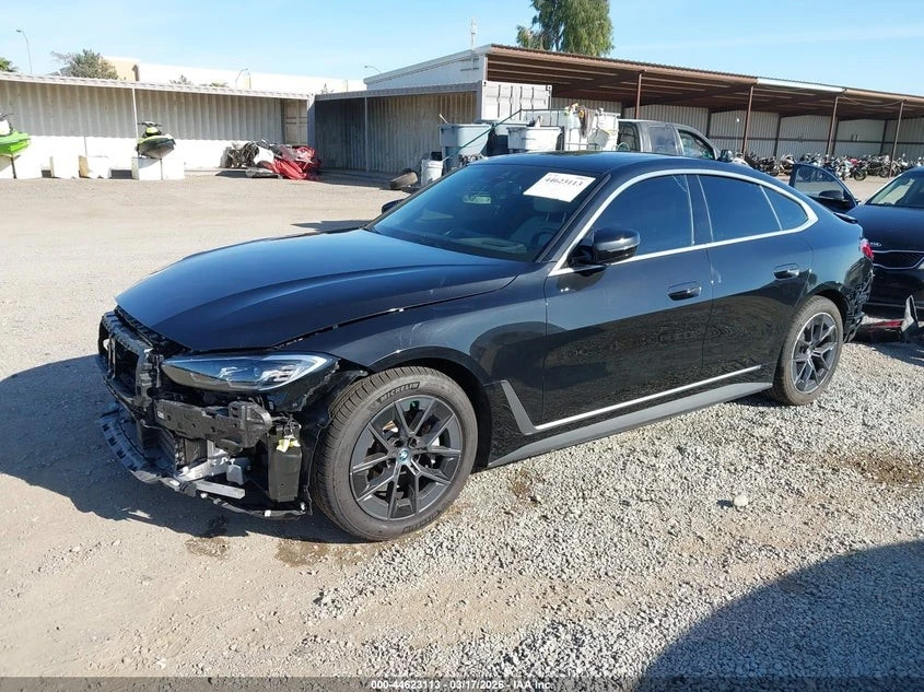 BMW i4 KEYLESS* AMBIENT* М.ТОЧКА* СЛ.ЛЕНТИ* АСИСТЕНТИ, снимка 3 - Автомобили и джипове - 54940563