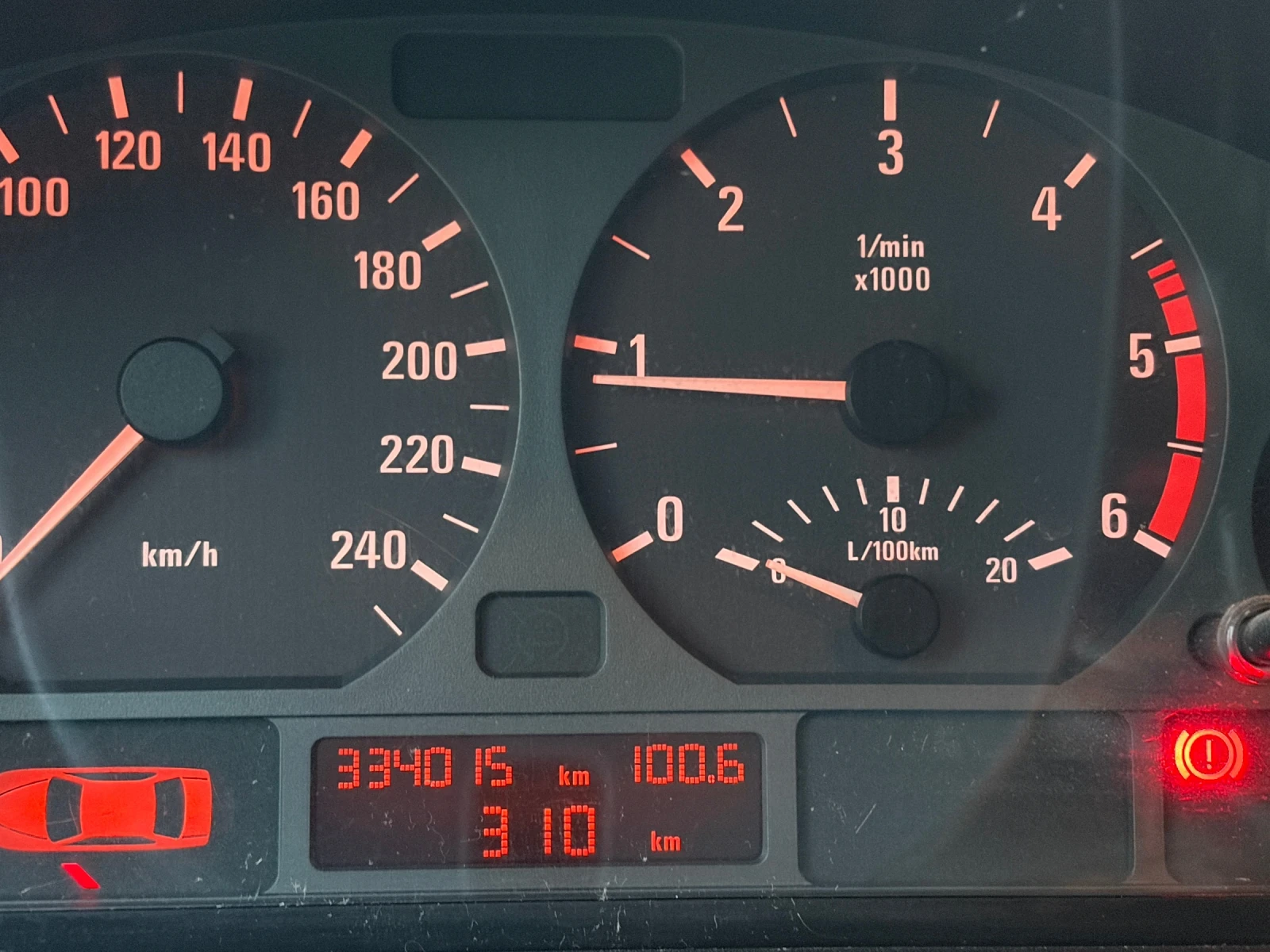 BMW 320, снимка 8 - Автомобили и джипове - 55335607