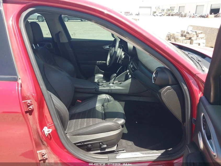 Alfa Romeo Giulia 2.0l Ti Rwd, снимка 5 - Автомобили и джипове - 55586537