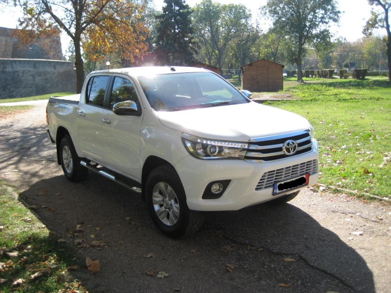 Toyota Hilux 2.4D4D, снимка 2 - Автомобили и джипове - 47683644