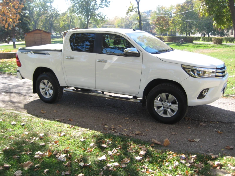 Toyota Hilux 2.4D4D, снимка 12 - Автомобили и джипове - 47683644