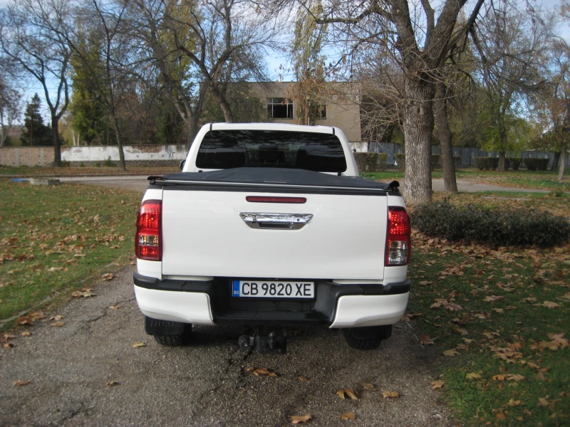 Toyota Hilux 2.4D4D, снимка 11 - Автомобили и джипове - 48400666