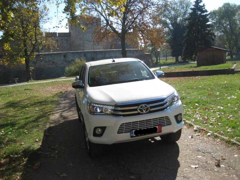 Toyota Hilux 2.4D4D, снимка 16 - Автомобили и джипове - 47683644