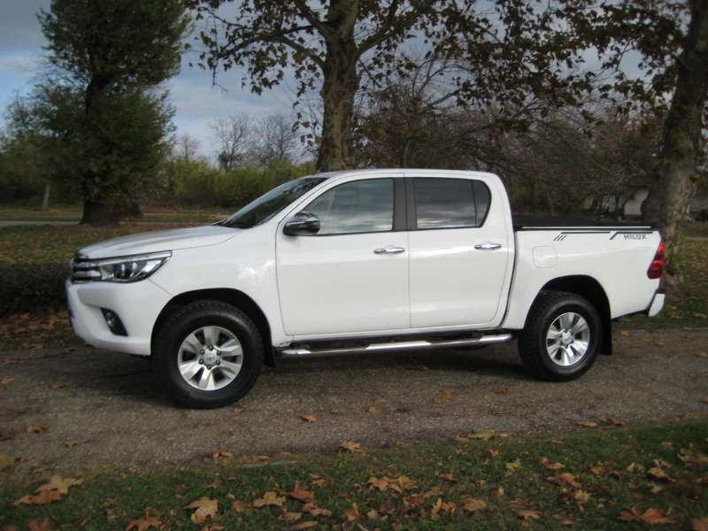 Toyota Hilux 2.4D4D, снимка 1 - Автомобили и джипове - 48400666