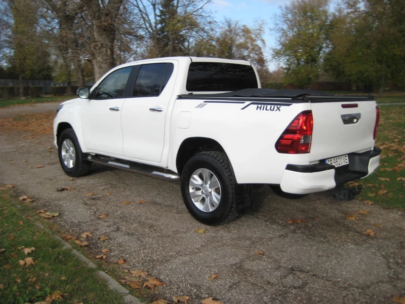 Toyota Hilux 2.4D4D, снимка 9 - Автомобили и джипове - 48400666