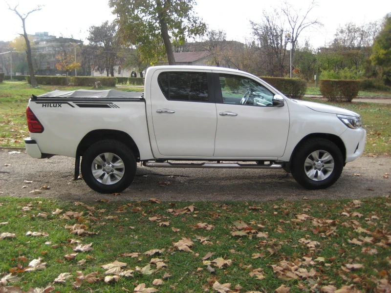 Toyota Hilux 2.4D4D, снимка 13 - Автомобили и джипове - 48400666