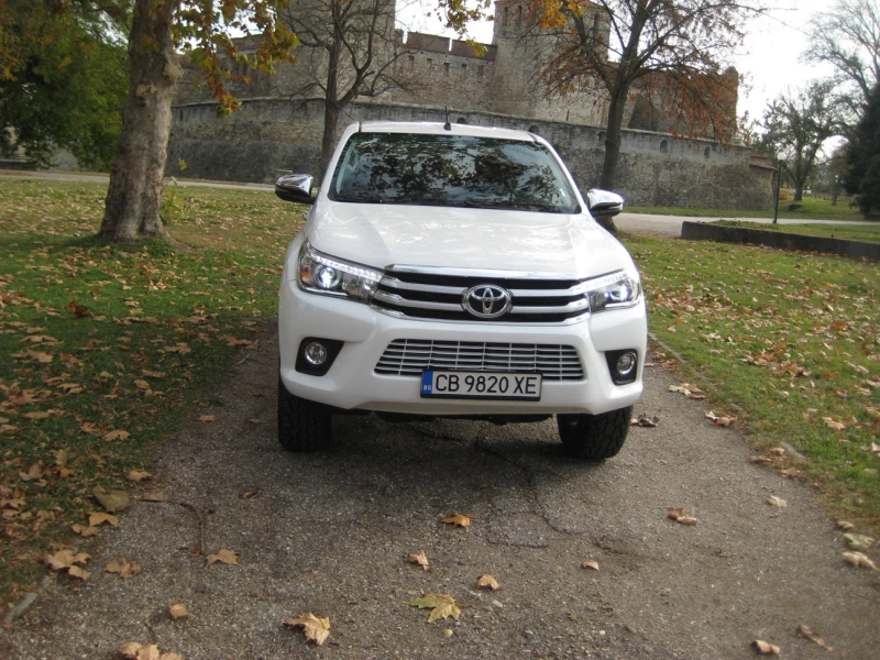 Toyota Hilux 2.4D4D, снимка 15 - Автомобили и джипове - 48400666