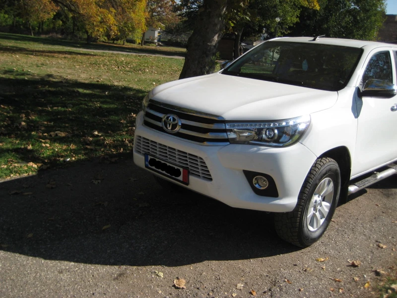 Toyota Hilux 2.4D4D, снимка 7 - Автомобили и джипове - 47683644