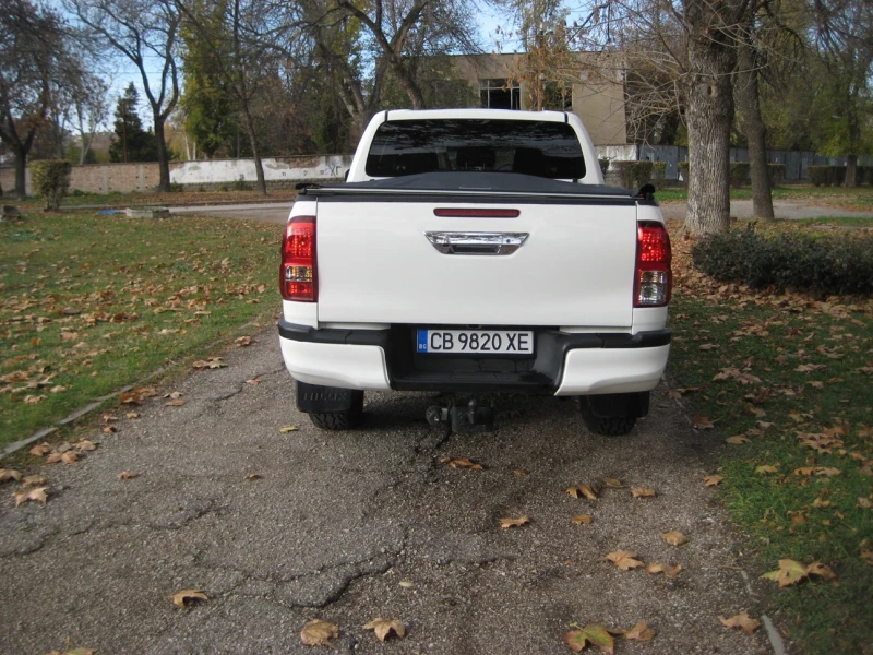 Toyota Hilux 2.4D4D, снимка 10 - Автомобили и джипове - 48400666