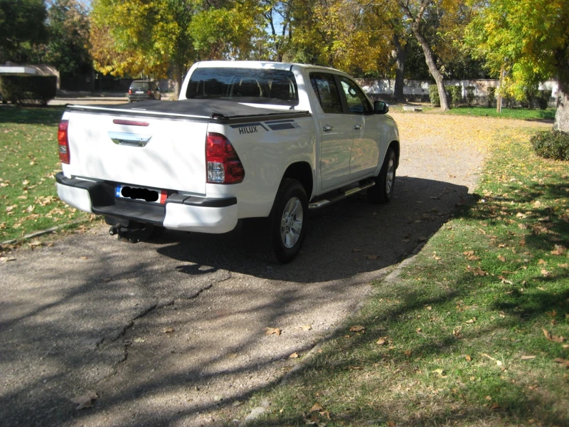 Toyota Hilux 2.4D4D, снимка 4 - Автомобили и джипове - 47683644