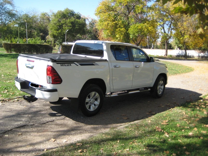 Toyota Hilux 2.4D4D, снимка 14 - Автомобили и джипове - 47683644