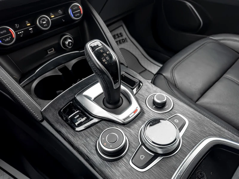 Alfa Romeo Stelvio * SPRINT* AWD* Автокредит(Цена до БГ), снимка 15 - Автомобили и джипове - 53289554