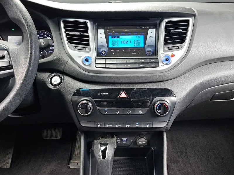 Hyundai Tucson 1.7 2WD STYLE, снимка 14 - Автомобили и джипове - 55801540
