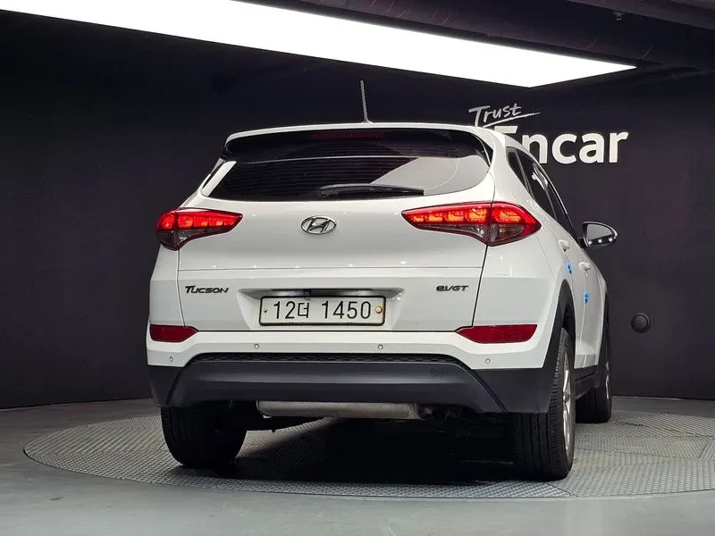 Hyundai Tucson 1.7 2WD STYLE, снимка 4 - Автомобили и джипове - 55801540