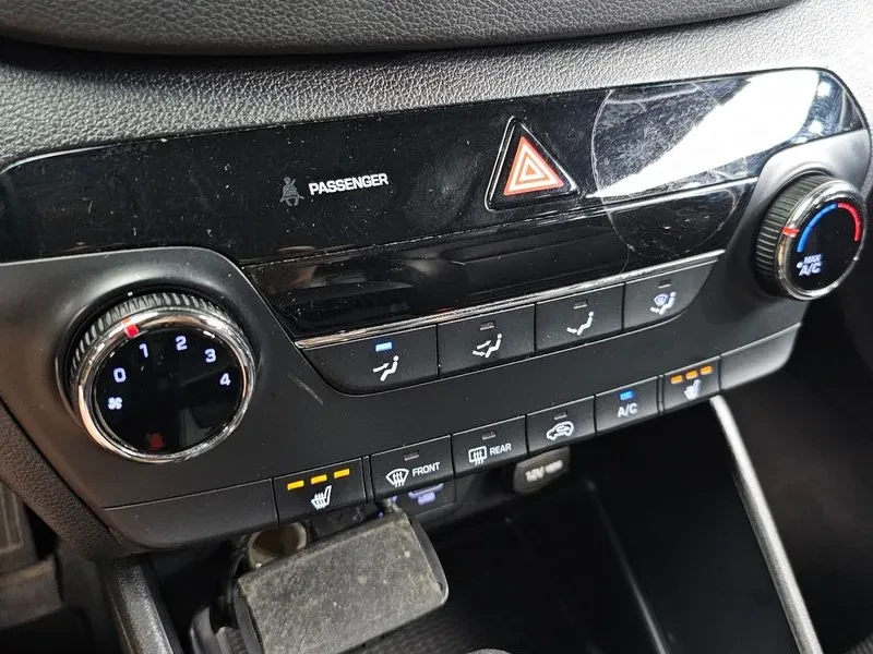 Hyundai Tucson 1.7 2WD STYLE, снимка 17 - Автомобили и джипове - 55801540