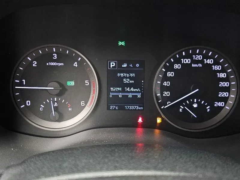 Hyundai Tucson 1.7 2WD STYLE, снимка 8 - Автомобили и джипове - 55801540
