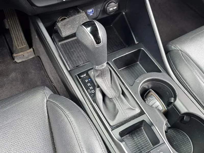 Hyundai Tucson 1.7 2WD STYLE, снимка 9 - Автомобили и джипове - 55801540