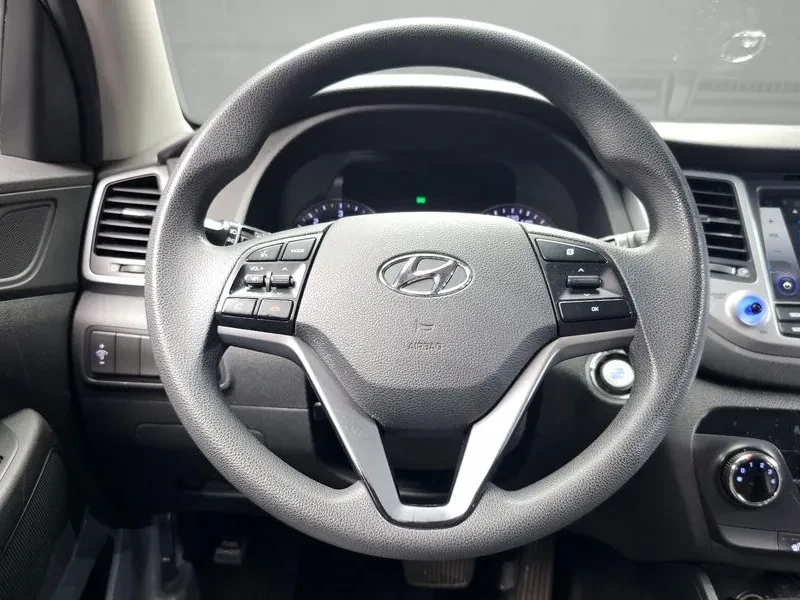 Hyundai Tucson 1.7 2WD STYLE, снимка 13 - Автомобили и джипове - 55801540