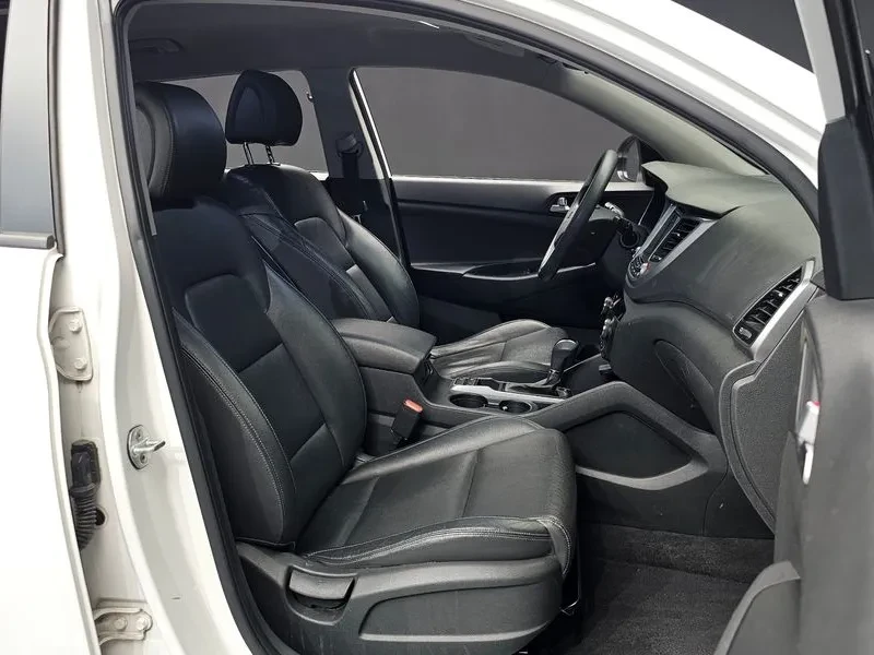 Hyundai Tucson 1.7 2WD STYLE, снимка 12 - Автомобили и джипове - 55801540