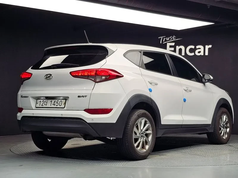 Hyundai Tucson 1.7 2WD STYLE, снимка 2 - Автомобили и джипове - 55801540