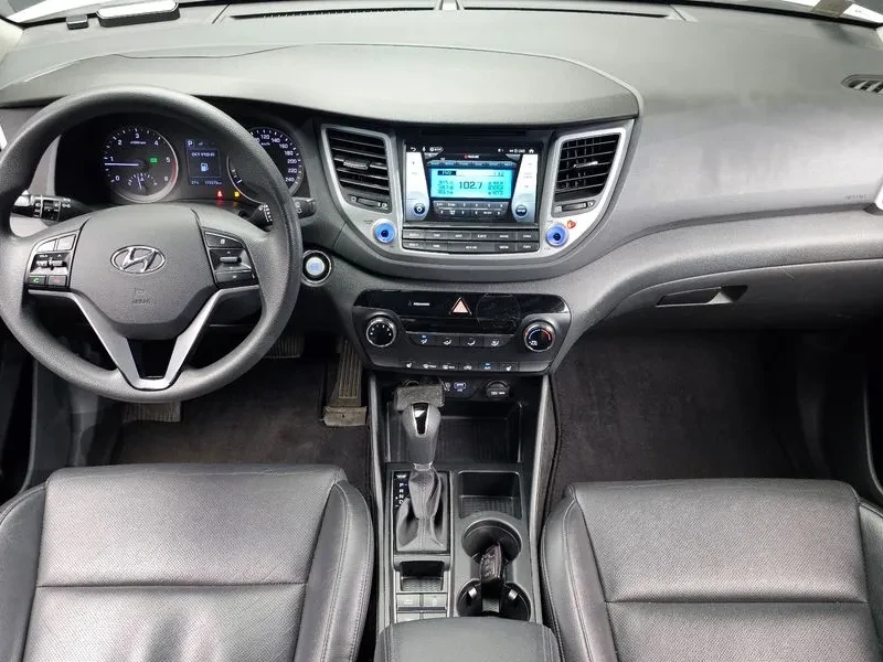 Hyundai Tucson 1.7 2WD STYLE, снимка 7 - Автомобили и джипове - 55801540
