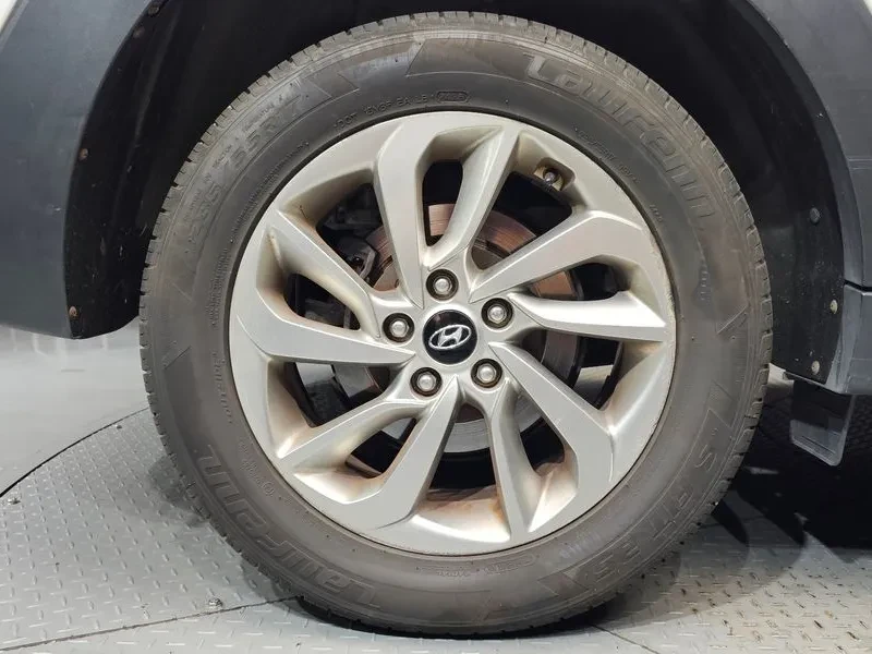 Hyundai Tucson 1.7 2WD STYLE, снимка 5 - Автомобили и джипове - 55801540