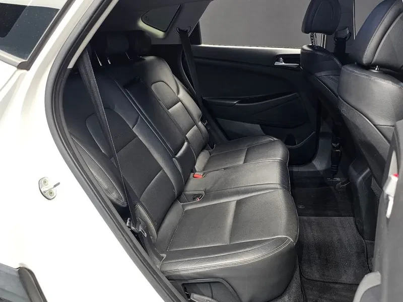 Hyundai Tucson 1.7 2WD STYLE, снимка 11 - Автомобили и джипове - 55801540