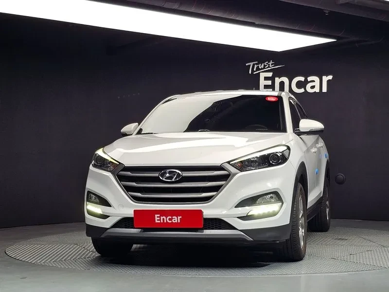 Hyundai Tucson 1.7 2WD STYLE, снимка 3 - Автомобили и джипове - 55801540