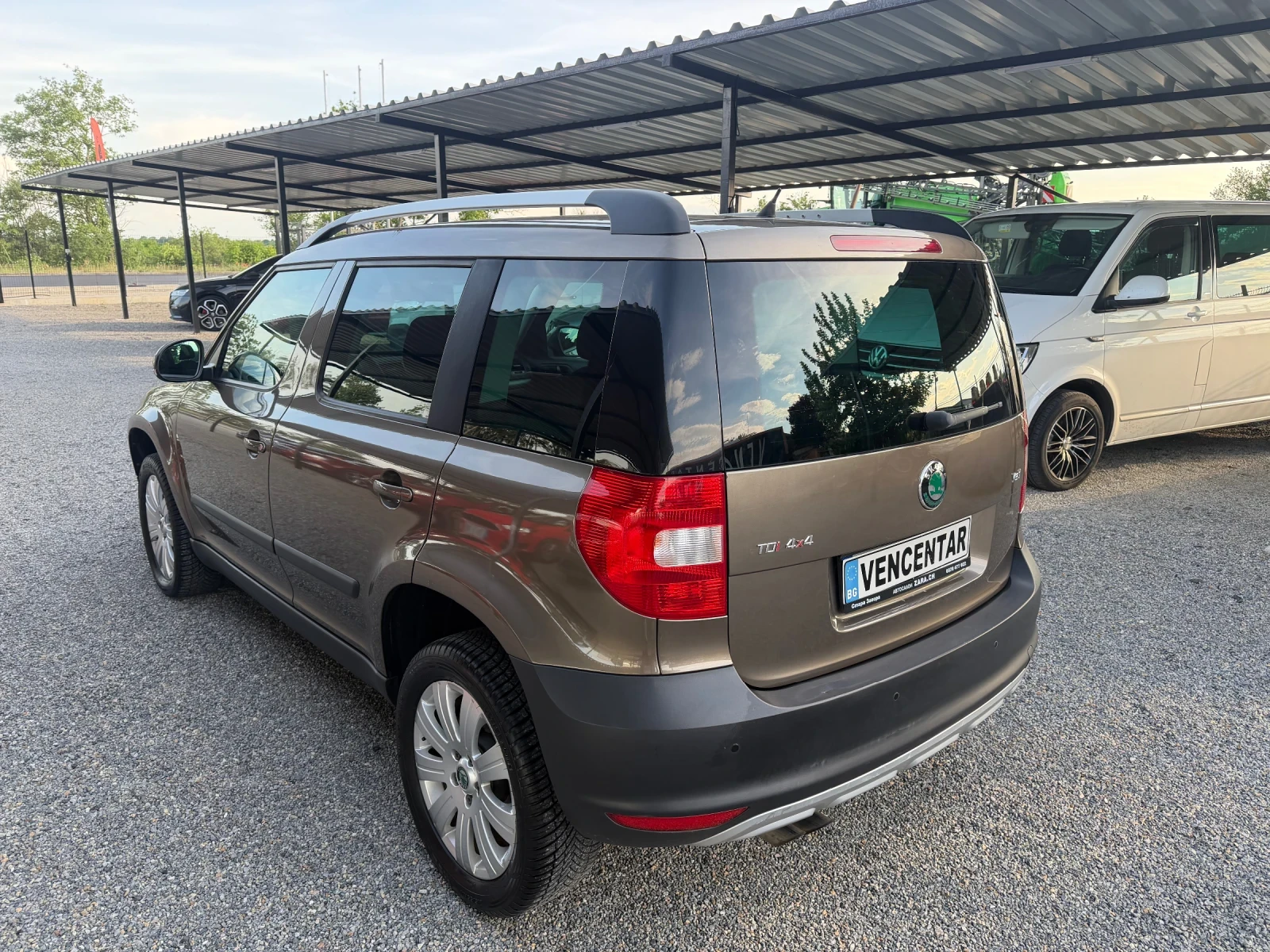 Skoda Yeti 2.0TDI, 4x4, Automat, Navi., снимка 13 - Автомобили и джипове - 54657662
